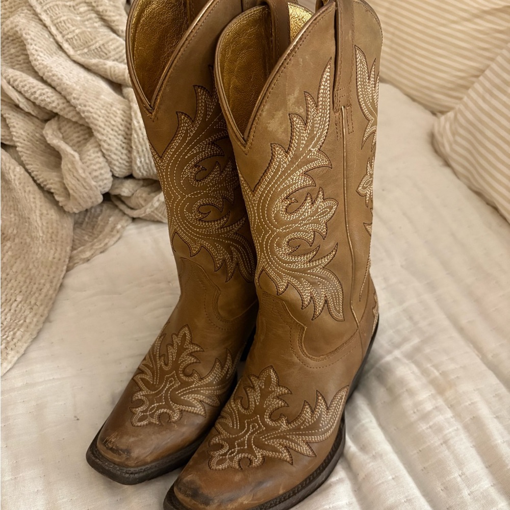 brand new aritat Brown Cowboy Boots size 6 original price 239$  selling for 75